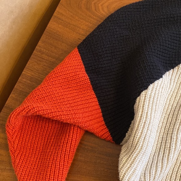 Moon&Madison cropped sweater bag sleeve sweater. Size M - Picture 8 of 8